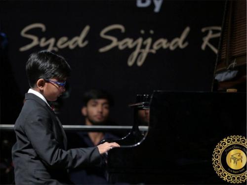 Piano classes in Delhi Student playing piano