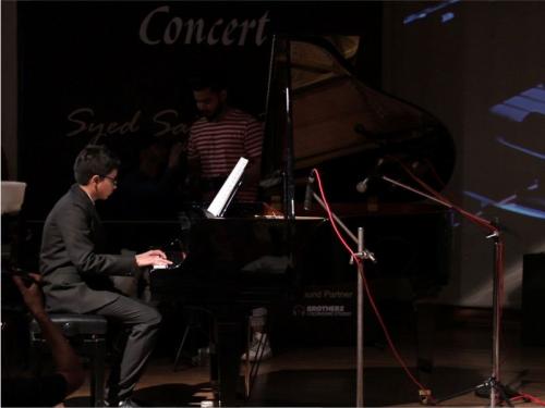 Piano classes in delhi Student playing piano