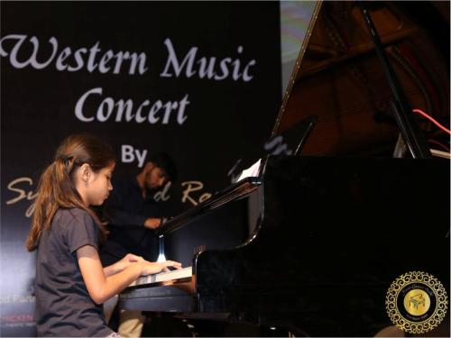 Piano classes in Delhi Student playing piano