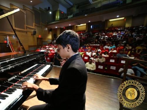 Piano classes in Delhi Student playing piano