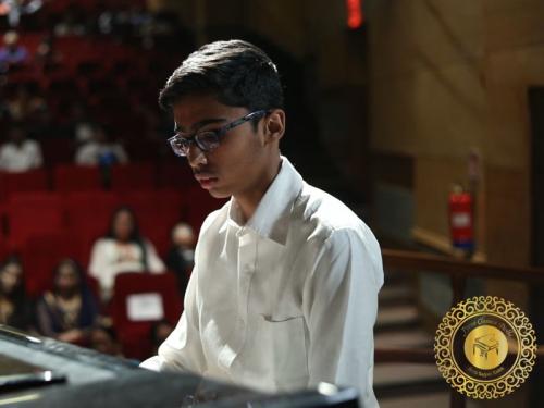 Piano classes in Delhi Student playing piano